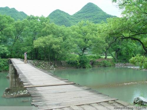 旅游山山公园_250字