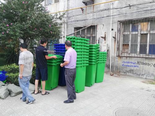 变形为我成为垃圾桶的文字