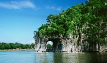 桂林四季象鼻山_150字