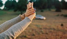 2012年湖南高考优秀作文：张开双手，拥抱世界_900字