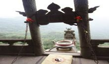 雨中登武当山_500字