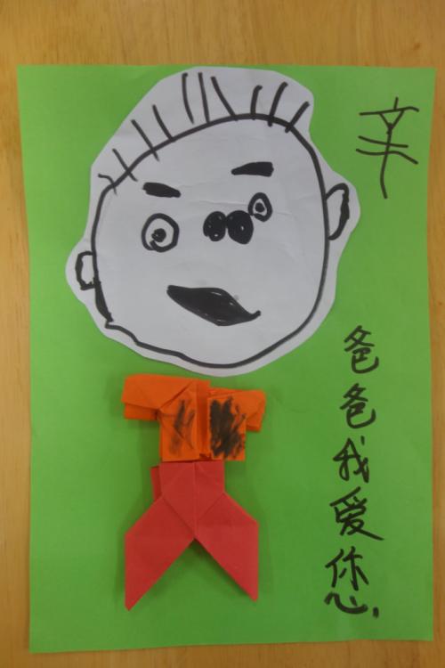 回家，我闻到了熟悉的香烟，三步又有两个步骤找到爸爸，告诉他吸烟的伤害：“吸烟对健康有害是一个众所周知的事实。全世界都完成了250万人，烟雾是第一个人类的杀手。我有意识地培养了不吸烟的个人卫生习惯，这不仅适合健康，而且是一个崇高的公共卫生道德。在吸烟室，特别是冬门和窗户的环境中，房间不仅仅是充满了二氧化碳呼出，也呼出的烟雾，这将使人们感到头疼，倦怠和工作效率下降，更严重的是吸烟者吐出的冷烟，烟油和尼古丁的含量超过1比烟雾吸收的时间，苯吡啶2倍，一氧化碳4倍，氨50倍。烟草已被国家确定为一流的致癌物。吸烟者不吸烟肺癌的概率是10至30次。根据数据，长期吸烟者肺癌的发病率比吸烟者高10-20倍，喉癌的发生率为6-10倍，冠心病发病率为2-3次。循环系统的发生率为3倍。气管炎的发生率为2-8次。有些人已经调查了1,000个家庭，发现16岁以下的儿童不仅仅是非吸烟家庭，而不是5岁以下的儿童。呼吸系统症状33.5％有呼吸道症状。还有一个“报告”，烟草雾含有69种已知的致癌物质，这些致癌物质可以启动关键基因突变，正常生长控制机制障碍，最终导致细胞癌和恶性肿瘤。 “