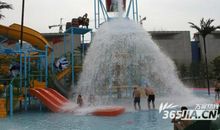 关于水的作文：水上乐园_700字