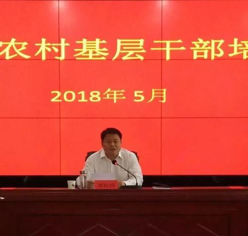 党校开幕式的新学生代表