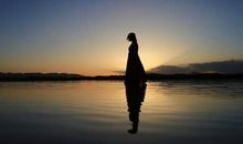 翡翠湖畔的黄昏_600字