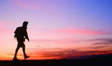 初二诗歌：让歌声做翅膀，带你去远方_150字