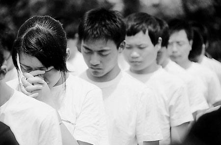 在生存的学生日记后面：我见证了我的朋友。