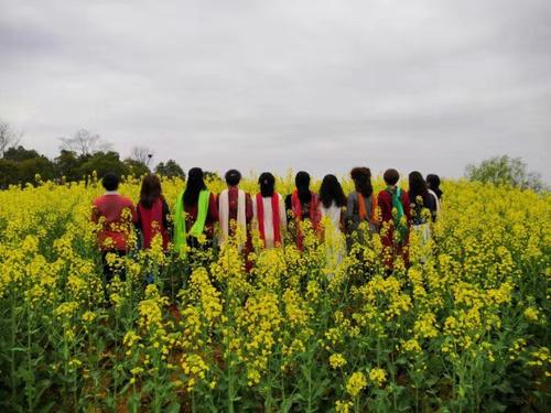 2012年美女在我们身边_800字