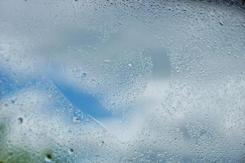 好的部分是一个很好的句子：夏天雨的美丽段落_2000字