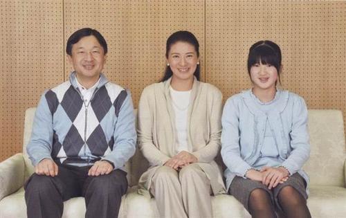 三个小皇家公主蝎子一_800字