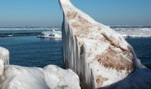 Face life with a positive attitude_350字