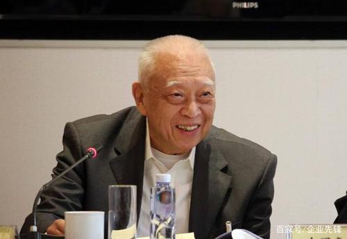 名人故事：李家成塑料花王_1500字