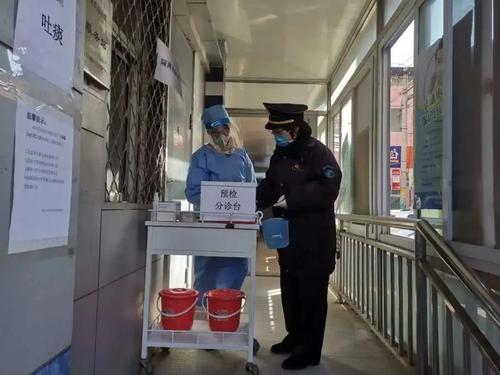 这只是它仍然在风中，不要沧桑。