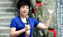 名人故事：于丹带着手电闯沙漠