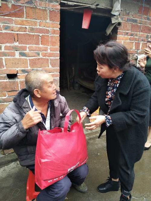 老人不是Alonesingle _1500字