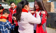 把希望遍洒人间_1200字