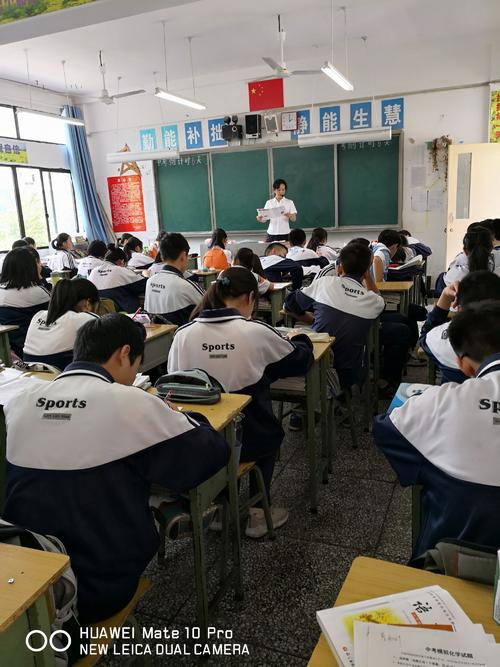 亲爱的，你总是说你努力工作，但是你工作的比那些比你更好的人更多吗？你是谁的支付超过宿舍？你支付超过这些成就吗？你的心应该很清楚，你没有更多的人付钱。另外，你总是说你不是自私，那么你浪费时间的时候有没有想过你的父母？你浪费时间的时候有没有想过你的未来？亲爱的，不要总是说出一些空的话？虽然那些空的谈话非常好，虽然很好，你不能总是讨厌说空话的人吗？如果你是这样的话，你想恨自己或恨自己吗？