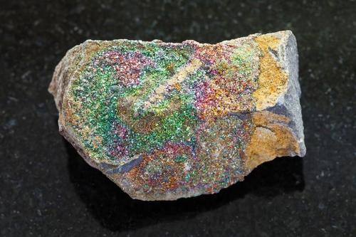 闪亮的石头和金_650字