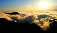 黄云万里动风色，白波九道流雪山