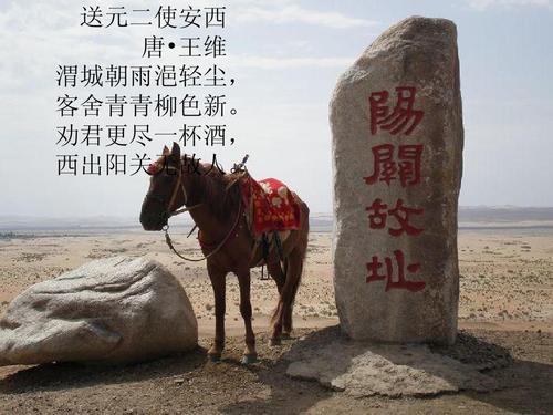 余城是尘土飞扬的，宾馆是绿色的。