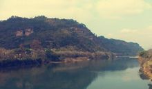 水是眼波横，山是眉峰聚