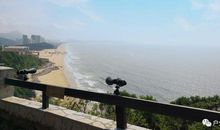 雁足无书古塞幽。一程烟草一程愁。