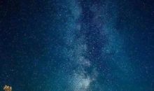 明月出天山，苍茫云海间