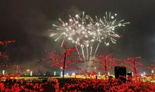 火树银花合，星桥铁锁开