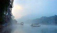 黄莺百舌正相呼，玉树后庭花带雨。