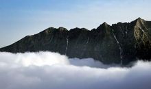 云横秦岭家何在？雪拥蓝关马不前