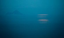 海上生明月，天涯共此时