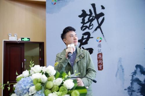 女王父亲_900字