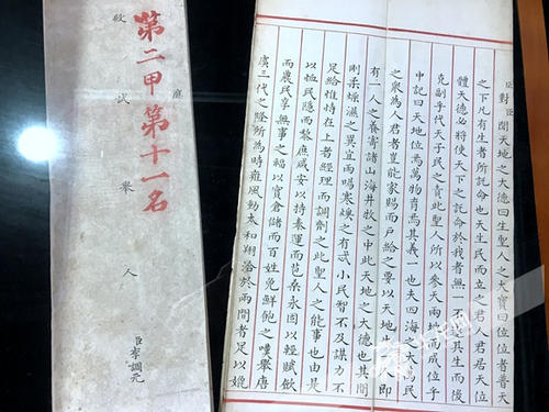 当然，我在1年后有更多的见解，我有很多知识。我的知识更广泛，更加丰富，更加丰富，我会有更多的英语单词，意识到政治，历史，地理和生物。总而言之，我学到了很多知识，我的眼睛很广泛。