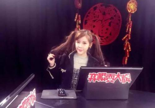 第一个o两个：作为一个严重的部长，但肮脏的面孔