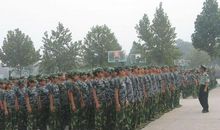 军训结束，哭着_1500字