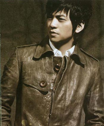 站在青春的尾巴上，回想起水的段落_1500字