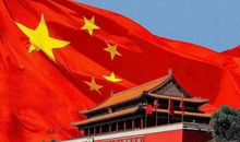 关于祖国在我心中诗歌：美丽的国旗　伟大的国旗_200字