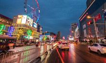 热闹的广场_150字