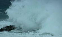 关于台风的作文：危险的海浪_350字