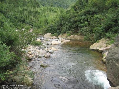 每个山上升起