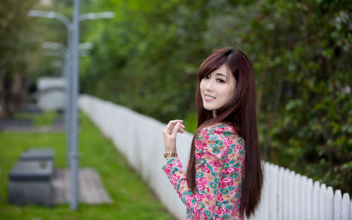 角落,遇到一棵树_1200字