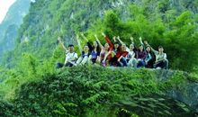 “英西峰林”—“亚运小记者爱心探访之旅”_1200字