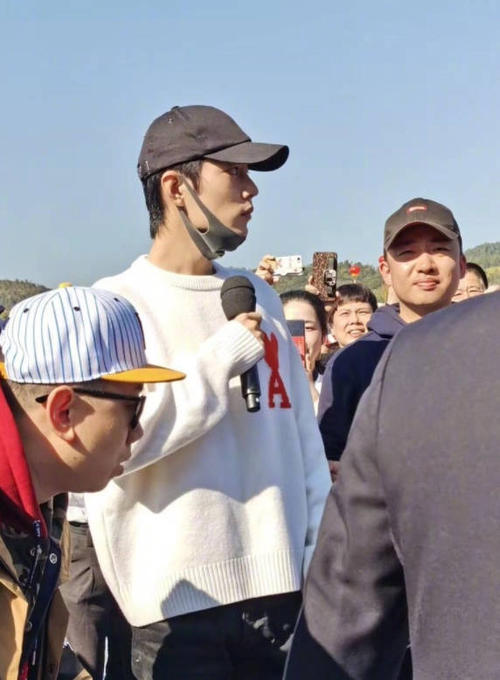 “没有颜色排，只有一个精彩的” - “查看”安全我g行“_1500字