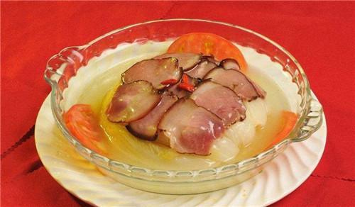 我正在帮助我的母亲制作培根，米饭，米饭，_300字