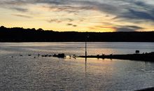 当天边那最后一抹霞光散去时……_400字