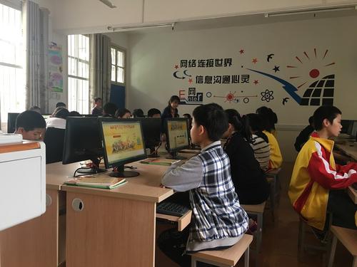 记住革命的烈士唱红色赞美歌曲_300字