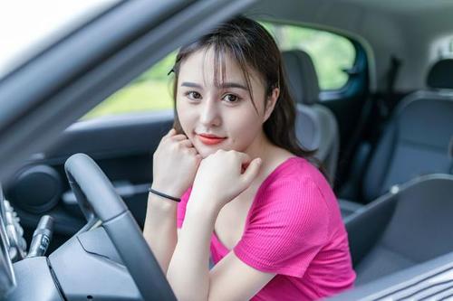 在角落里，你会遇到青春_1200字