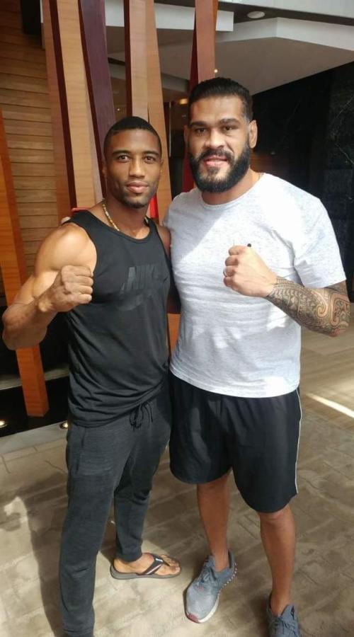 我渴望这样的世界_1200字