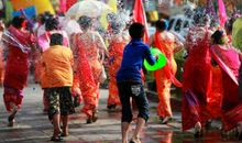 傣族的泼水节_300字