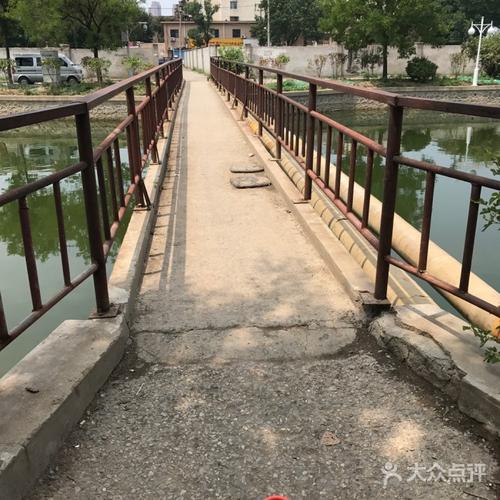 新月河公园的家乡_300字